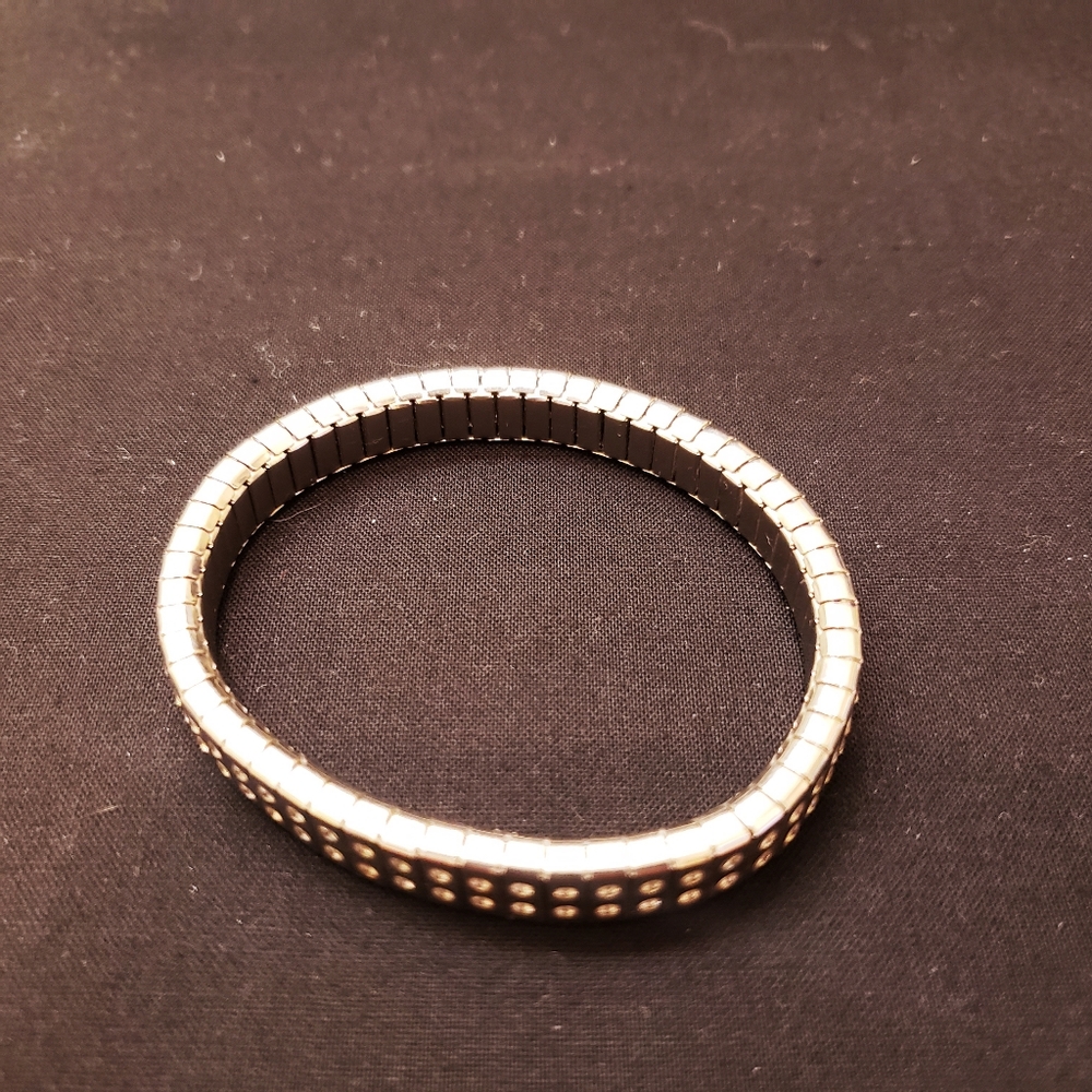 Comfortable stainless steel bracelet with lab-created diamonds